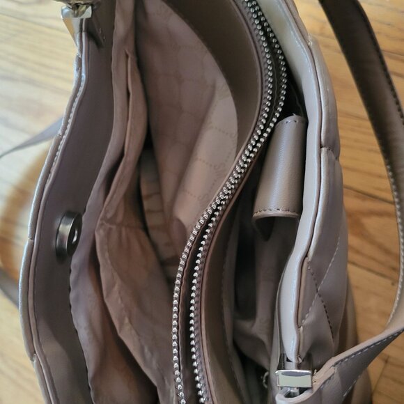 Steve Madden Quilted Taupe Handbag With Dual Handles & Detachable Strap - Picture 7 of 8